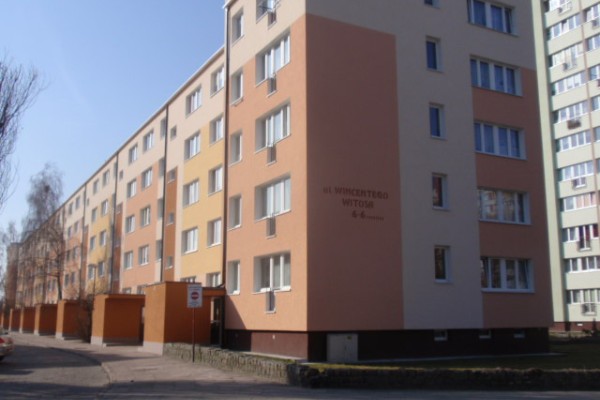 Elewacja budynków mieszkalnych przy ul. Witosa w Świnoujściu