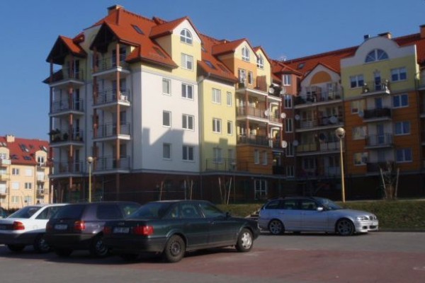 Elewacja budynku mieszkalno - usługowego przy ul. 11 Listopada - "Słoneczna Podkowa" w Świnoujściu